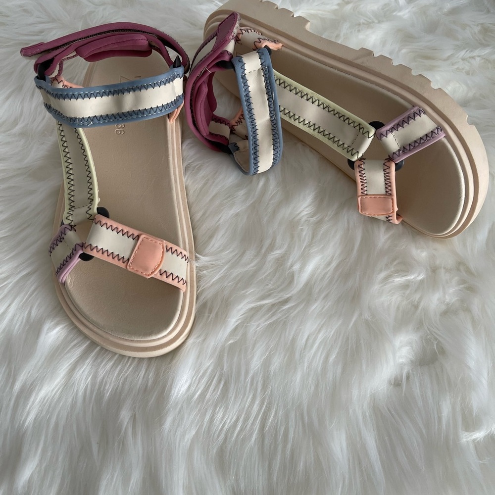 ✨✨Zara Girl sandals ✨✨ - Picture 4 of 9